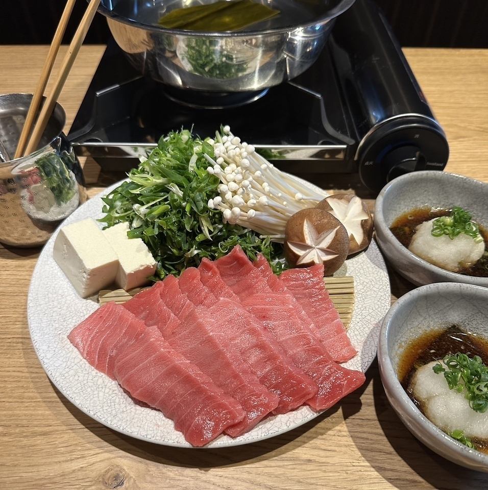 人気の本マグロと九条ネギのしゃぶしゃぶコースは6000円(税込)