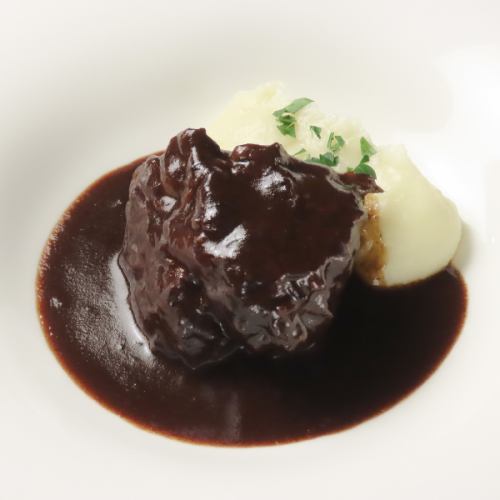 とろける国産牛ほほ肉と豊富なワイン★