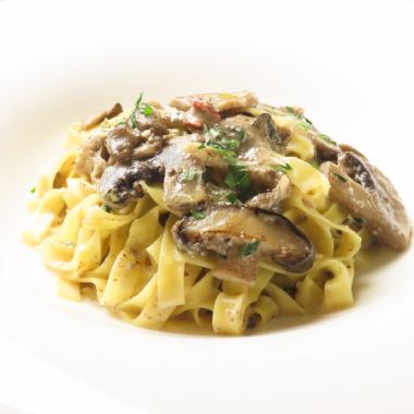 モチッとした食感がたまらない！自家製麺を使用した「旬の食材の季節パスタ」