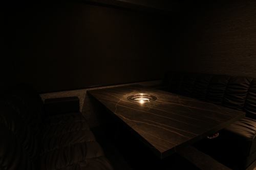 落ち着いた照明とゆったりくつろげる空間