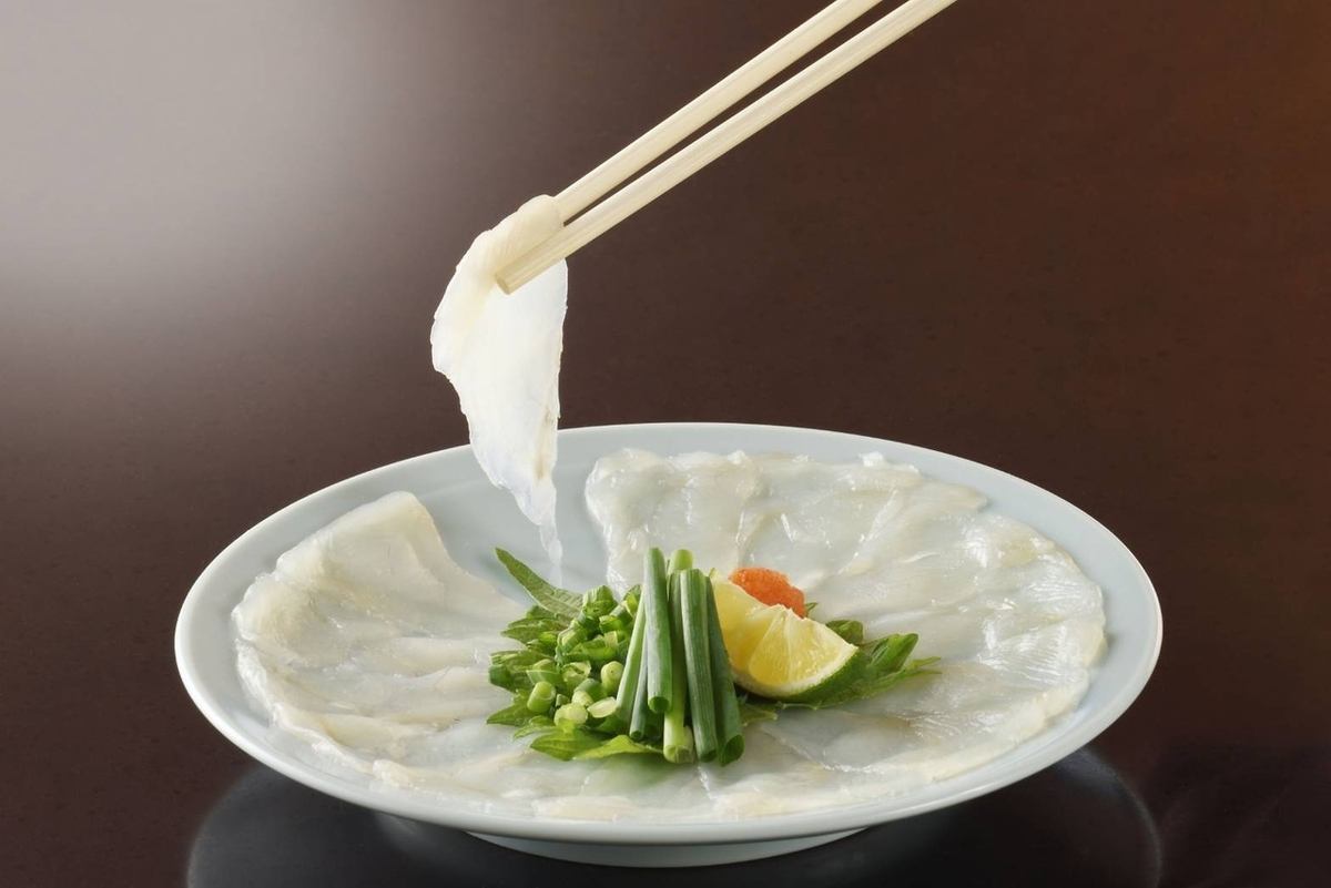 新鮮なとらふぐをスダチとゆずを使用した当店独自のポン酢で♪