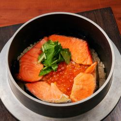 Salmon and salmon roe rice