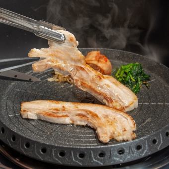 【宴会】生サムギョプサル×ヤンニョムチキン×チーズキンパ全8品/120分飲み放題/5000円⇒4500円