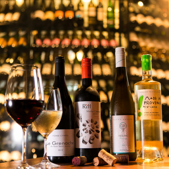 소믈리에가 상주하는 가게 ☆ 각국에서 엄선하여 구매를 실시합니다.