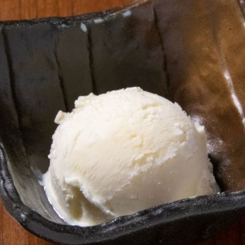 Vanilla ice cream / chocolate ice cream / matcha ice cream / yuzu sorbet / lemon sorbet