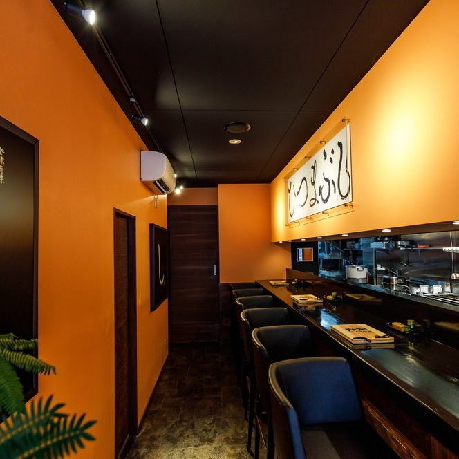 Counter seats are also available. Enjoy our special eel dishes in an adult atmosphere.