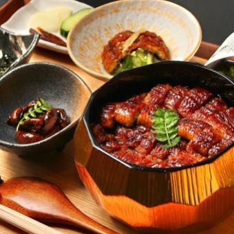 The most popular item is the [High-grade Hitsumabushi Set], which includes grilled liver and uzaku. All 8 dishes are 6,578 yen (tax included).