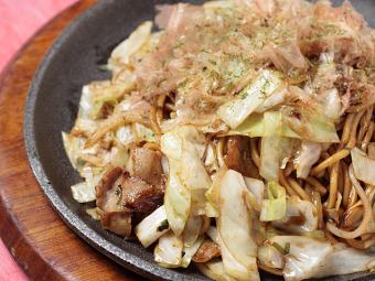 Fried noodles with lots of bean sprouts