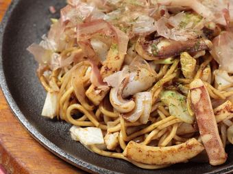 Yakisoba with lots of squid