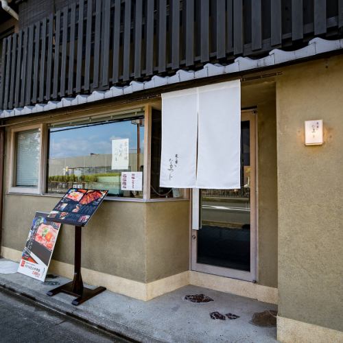 バス停より徒歩5分