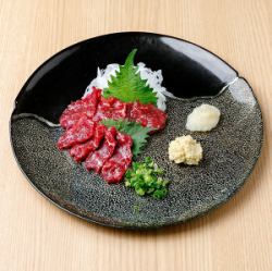 赤身馬刺し