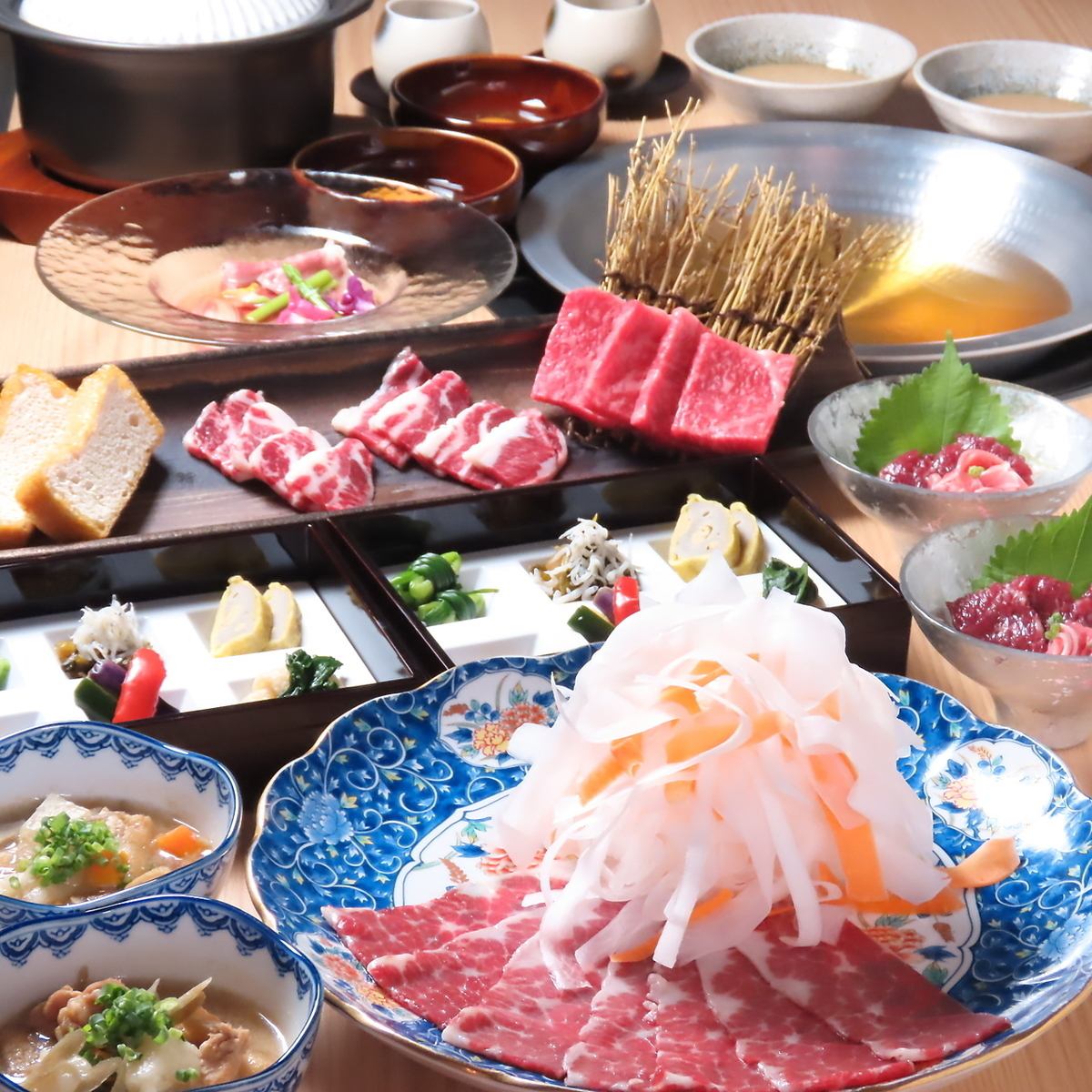 這是一家由肉品批發商——肉舖——直接經營的烤肉餐廳。奢華體驗，風味濃鬱