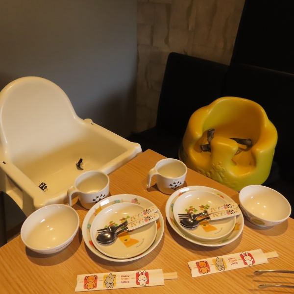ゆったりくつろげるソファ席をご用意。さらに、お子様用の食器やベビーチェアも完備しております。「子どもがいるから外食は大変…」そんなご家族にも、安心してお過ごしいただける空間づくりを大切にしています。ご家族みんなで、気兼ねなく楽しめる焼肉をぜひ。