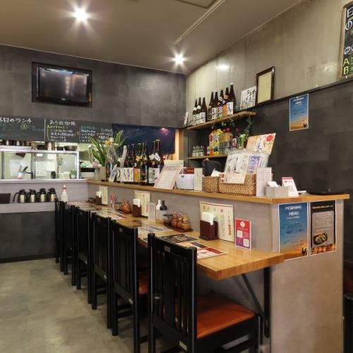 Enjoy your meal in a relaxed atmosphere while casually chatting at the counter seats.