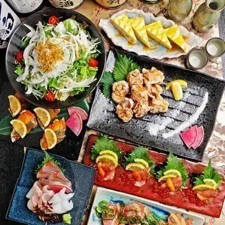 「銀級套裝」包括 2 小時無限暢飲、生魚片、味噌烤西班牙鯖魚等。
