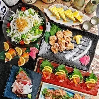 「銀級套裝」包括 2 小時無限暢飲、生魚片、味噌烤西班牙鯖魚等。