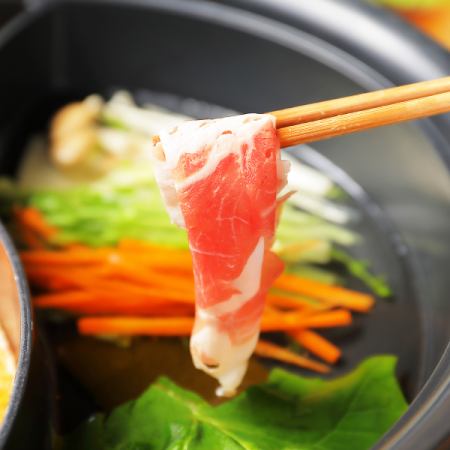 In addition to the carefully selected lamb shabu-shabu 90-minute all-you-can-eat course, there is also an all-you-can-eat and drink course.