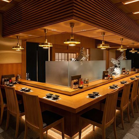 お二人様利用はカウンターがオススメ。ゆったりとお過ごし下さい