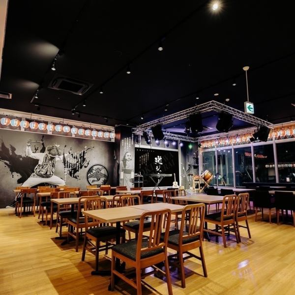 観光地としてにぎわう国際通りに構える当店。店内は天井が高く開放感ある空間です！観光で沖縄に来られた方も、お気軽にお立ち寄り頂き、思いっきり羽根を伸ばしてお過ごしください♪楽しい旅の1シーンに残るお手伝いをさせていただきます！