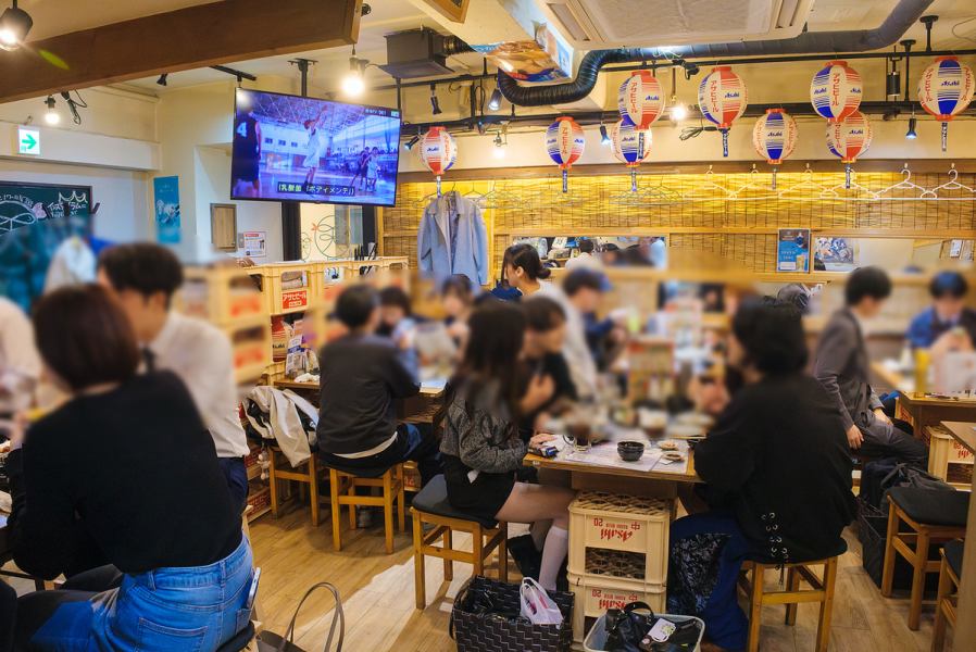 名古屋駅のすぐ近くに懐かしい下町の酒場を再現しました肩を寄せ合い食事する空間は、日頃の疲れを癒します♪昭和と令和がうまく融合した雰囲気は◎開放感がありながらも、どこかアットホームな感じもする独特な雰囲気は他にない魅力といえます♪名古屋に貴重な喫煙可能店です♪【名駅/ビアガーデン/居酒屋/宴会/合コン】