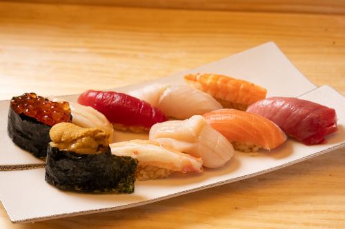 ≪For a luxurious lunch!≫ [Lunch] Rintoku ◆ Fatty tuna, sea urchin, salmon roe ◆ Plan with 10 recommended nigiri sushi and soup of the day