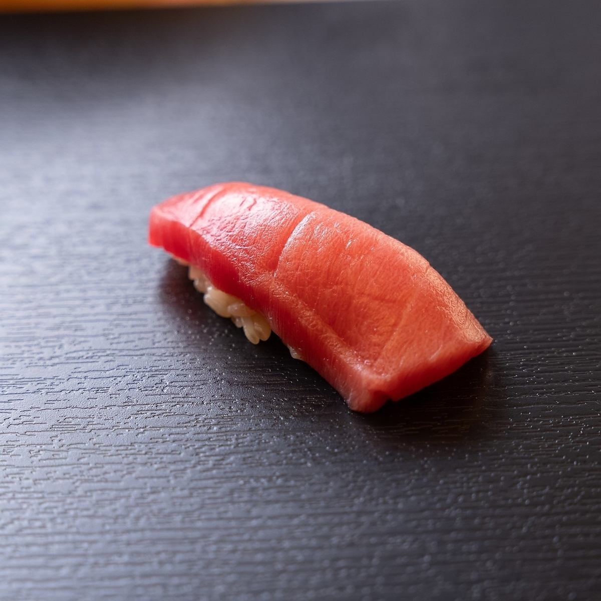 江戸前握りと季節の逸品料理を心ゆくまでご堪能ください