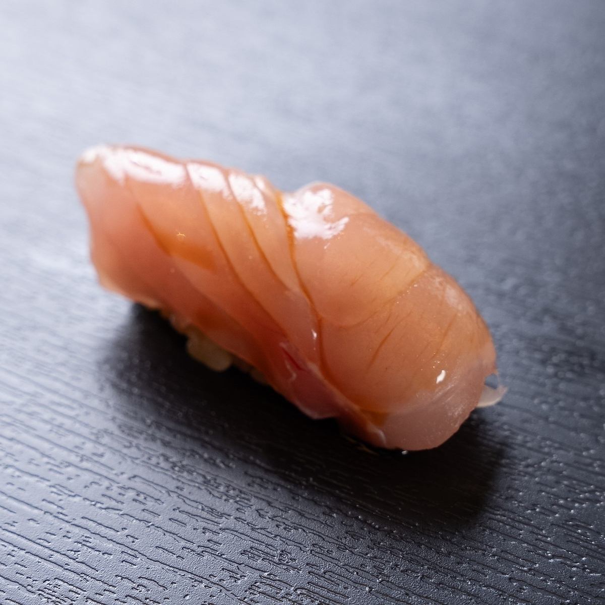 江戸前握りと季節の逸品料理を心ゆくまでご堪能ください