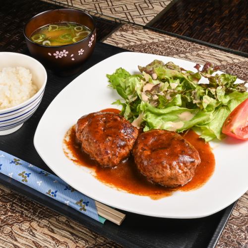 お腹を満たす多彩なランチ