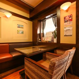 地元のご友人やお仲間との時間を『CAFEサム』で。多彩な日替わりの料理がお食事の場を盛り上げます！レジャーや観光帰りにも足をお運びください。