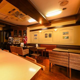 お仕事帰りのサク飲みに、美味しいおつまみとお酒をご用意しております♪お立ち寄りいただきやすい立地とアットホームな雰囲気に、ついつい心もリラックス。