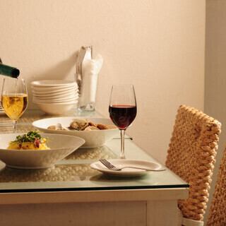 【仅限12月24日和25日:圣诞晚餐套餐(8道菜)6,800日元(含税)*美食+咖啡厅套餐