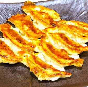 丰盛的蒜蓉饺子