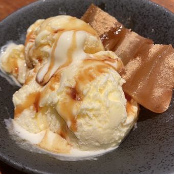 蕨饼和黑糖冰淇淋