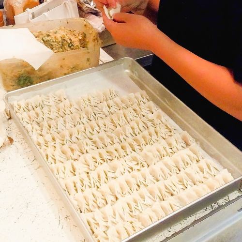 매일 수제! 저희 가게 자랑의 구이 만두! 마늘 없음 선택하실 수 있습니다 만, 추천은 가츠리 마늘 어려운 구이 만두