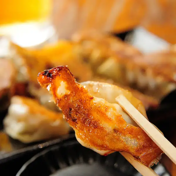 毎日手作り！当店自慢の焼き餃子！にんにくありなし選べますが、おすすめはガッツリにんにくいりの焼き餃子