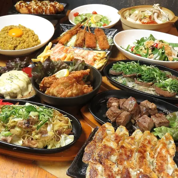 お食事メインの方や、飲みたい方への居酒屋メニューなどなど。総数200種類以上も魅力の1つ☆