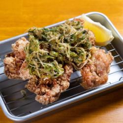 Deep-fried chicken thigh with green onion salt