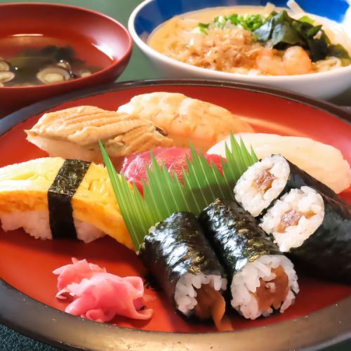 Savor the sushi held by skilled craftsmen!