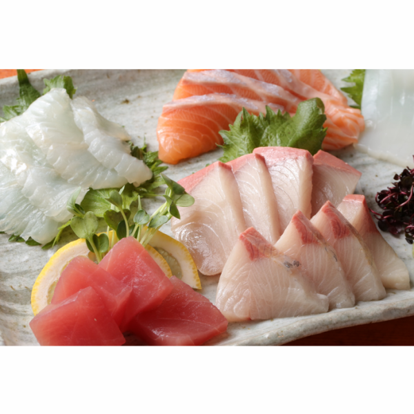[Assorted all kinds of sashimi] 4 to 5 kinds of seafood procured on that day