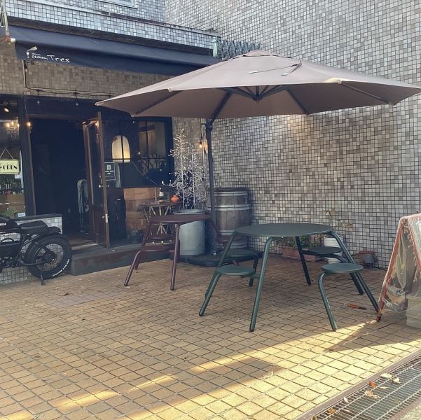 川沿いのおしゃれな空間、テラス席もご準備しております。店内は誕生日・女子会・デート・会社飲み会等様々な用途でご利用いただけるお席、コースは4000円～ご用意しております。