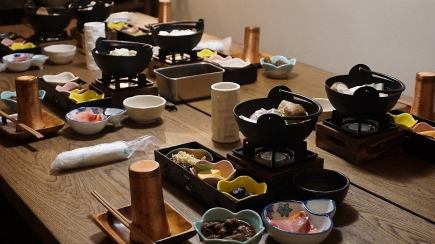 【★含二楼房间，已全部预订】家宴套餐 / 7,000日元（含税）【含3小时畅饮】