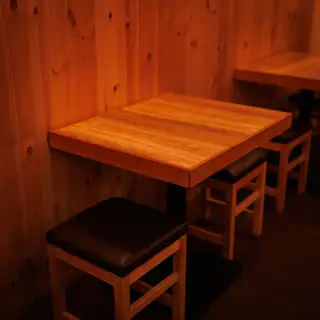 喧騒を忘れさせてくれるような落ち着きのあるデザインで隠れ家空間を演出しております♪美味しいお酒に会話もはずみます!ゆったりとした時間をお過ごしください♪女子会にもデートにもお使いいただけること間違いなし!ご予約はネットから24時間受付中!ぜひご利用ください