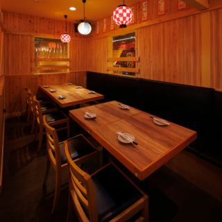 団体様向けの席もございます!お勤め先でのご宴会,同窓会,仲間とのパーティーに、ゆったり寛げる広々とした空間となっています。幹事無料クーポン等のお得な割引も合わせてチェックしてみてください。春夏秋冬の味を感じさせるコースを多数ご用意♪旬の素材にこだわった料理長目利きの厳選食材は自慢の創作料理に変貌します