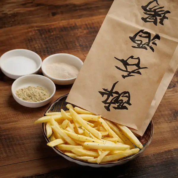 和牛・地鶏・野菜が詰まった贅沢プランをご用意!2時間飲み放題コースは3000円から!絶品郷土料理の宴会コースもご用意◎料理長が見極める地鶏や和牛を使用した自慢の炭火焼もぜひご賞味ください!ご宴会・飲み会・女子会など多様なシーンに対応!