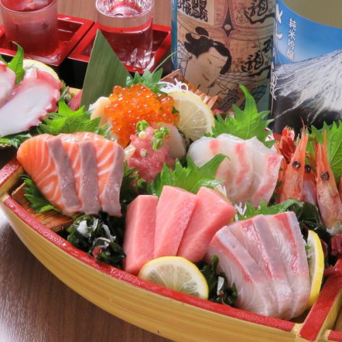 Boat-shaped platter of seven kinds of seafood