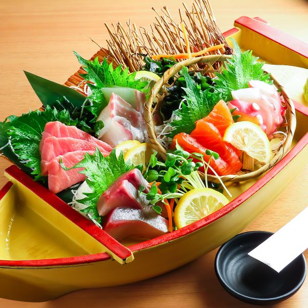 【当店名物！】豪華!!海鮮5種舟盛り合わせ。静岡地酒とご一緒にお愉しみ下さい。