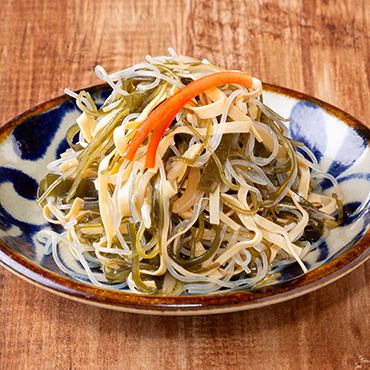 干し豆腐と昆布の和え物