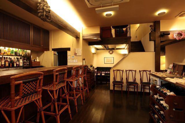 当店はカウンターやテーブルのお席をご用意しております。お一人様でのご利用も大歓迎!また、友人との飲み会や女子会、デートでのご利用にもぴったり。幅広いシーンでご利用いただけますので、是非ご利用をお待ちしております。