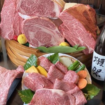 可以品嚐石垣牛各部位的「極品烤肉主廚搭配套餐」10,000日圓⇒7,700日圓