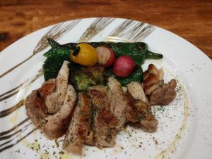 鶏もも肉の香草バター焼き